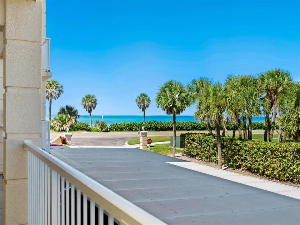 For Sale: $419,900 (2 beds, 2 baths, 1007 Square Feet)