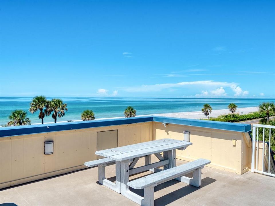 For Sale: $419,900 (2 beds, 2 baths, 1007 Square Feet)