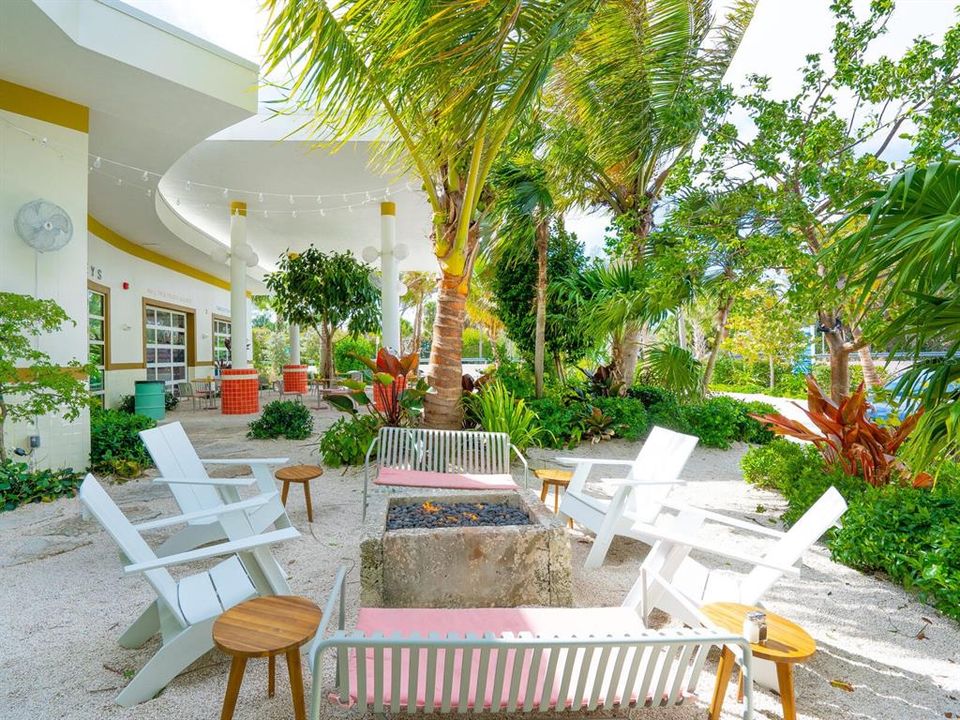 For Sale: $419,900 (2 beds, 2 baths, 1007 Square Feet)