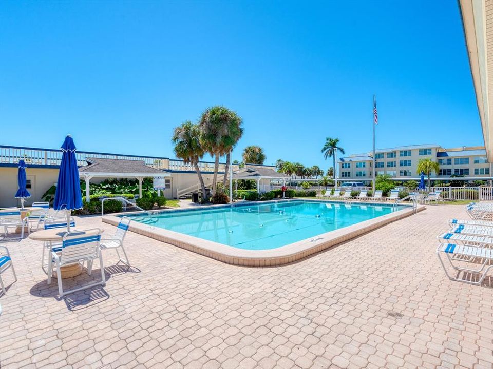 For Sale: $419,900 (2 beds, 2 baths, 1007 Square Feet)