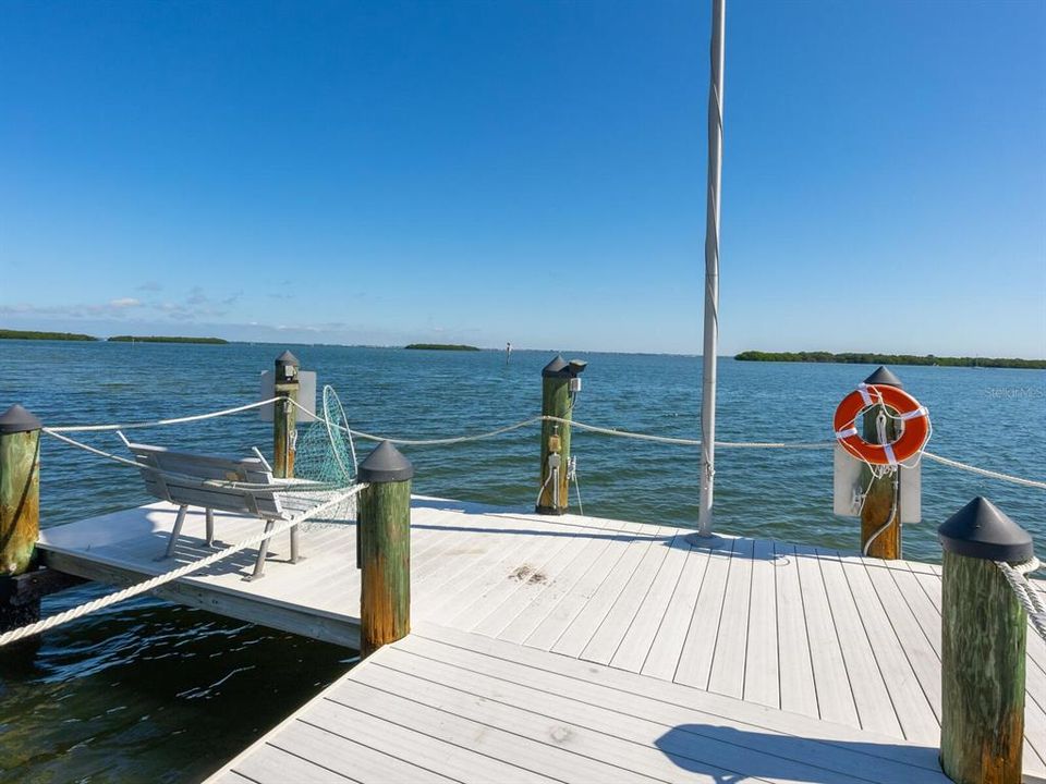 For Sale: $419,900 (2 beds, 2 baths, 1007 Square Feet)