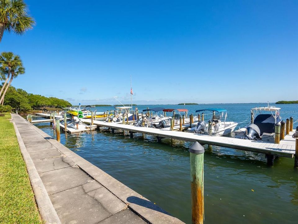 For Sale: $419,900 (2 beds, 2 baths, 1007 Square Feet)