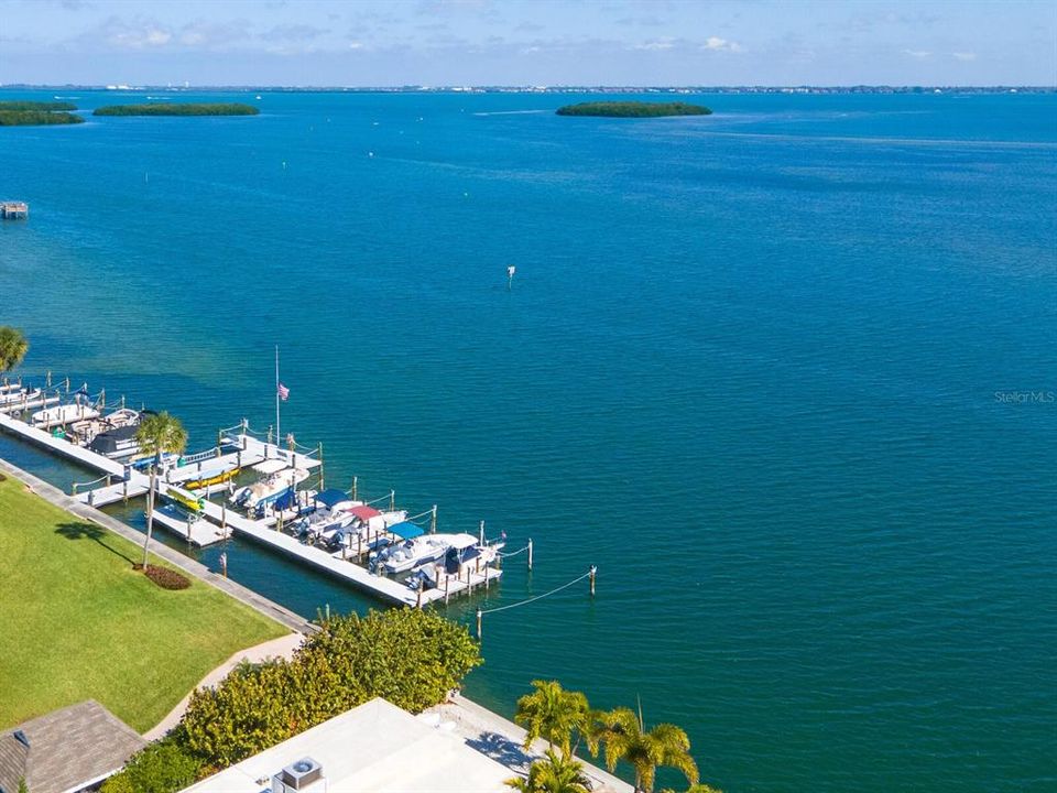 For Sale: $419,900 (2 beds, 2 baths, 1007 Square Feet)