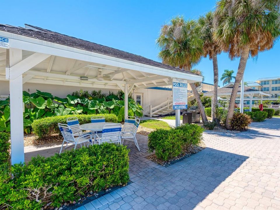 For Sale: $419,900 (2 beds, 2 baths, 1007 Square Feet)