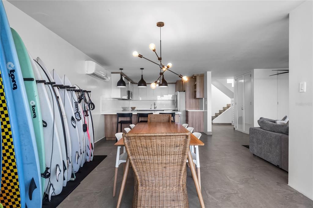 For Sale: $1,600,000 (3 beds, 2 baths, 1433 Square Feet)