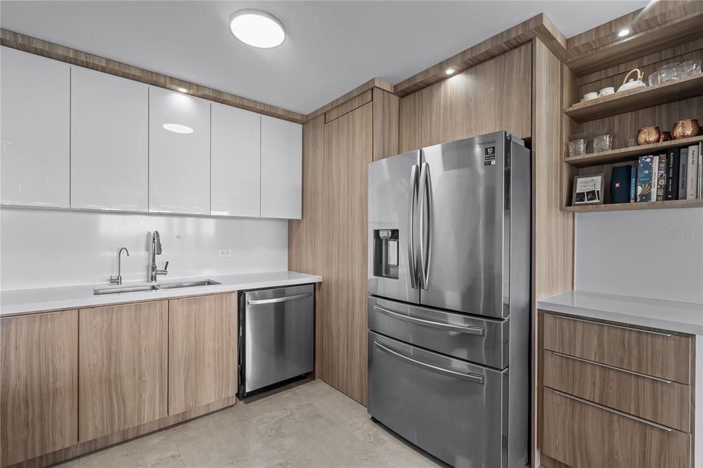 For Sale: $1,600,000 (3 beds, 2 baths, 1433 Square Feet)