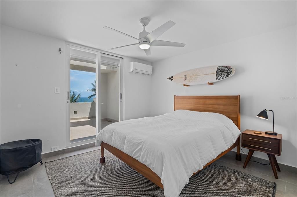 For Sale: $1,600,000 (3 beds, 2 baths, 1433 Square Feet)