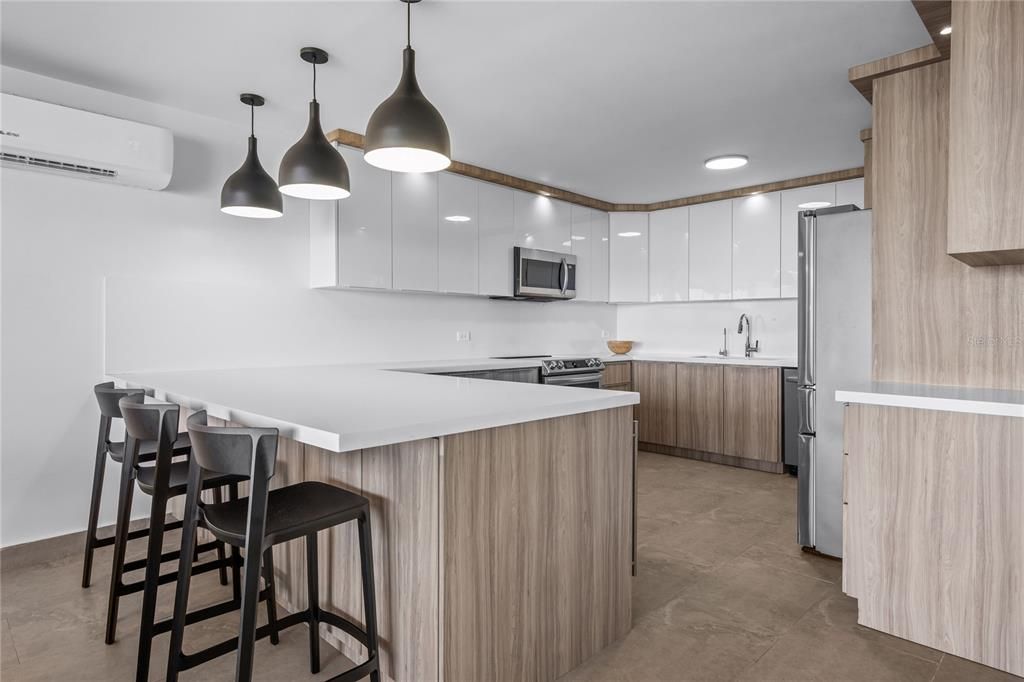 For Sale: $1,600,000 (3 beds, 2 baths, 1433 Square Feet)