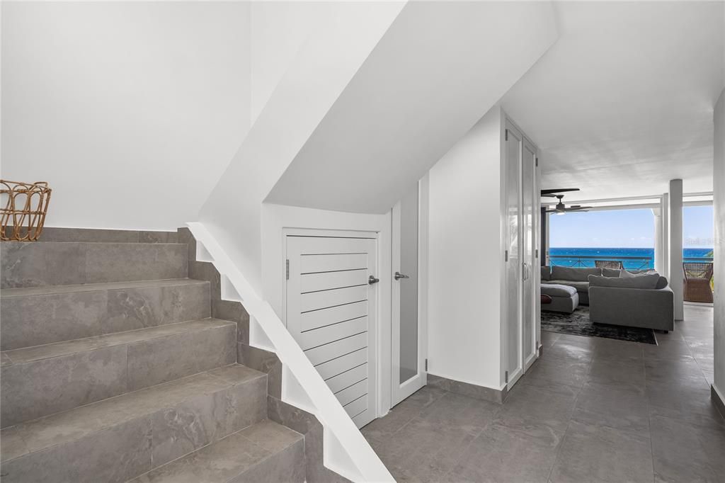 For Sale: $1,600,000 (3 beds, 2 baths, 1433 Square Feet)