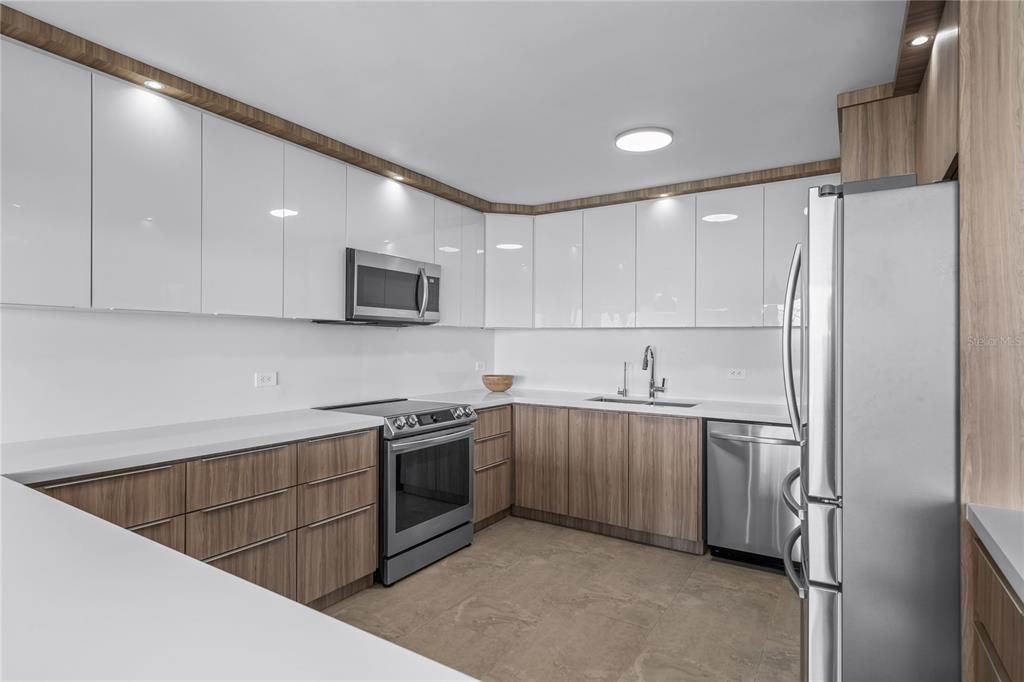 For Sale: $1,600,000 (3 beds, 2 baths, 1433 Square Feet)