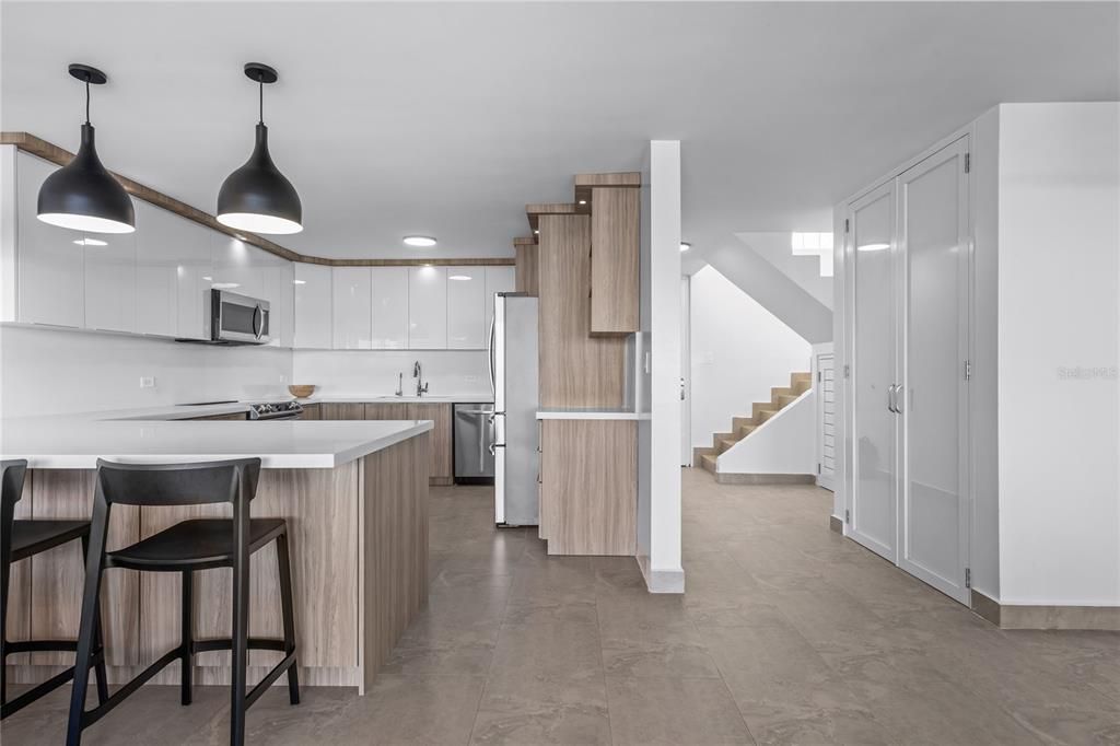 For Sale: $1,600,000 (3 beds, 2 baths, 1433 Square Feet)