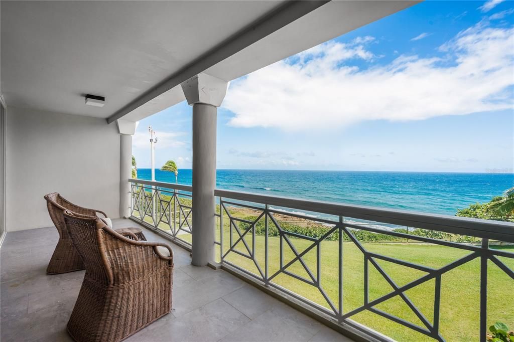 For Sale: $1,600,000 (3 beds, 2 baths, 1433 Square Feet)