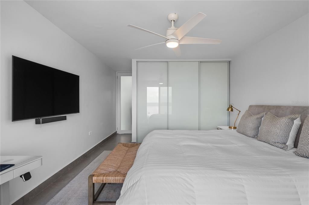 For Sale: $1,600,000 (3 beds, 2 baths, 1433 Square Feet)