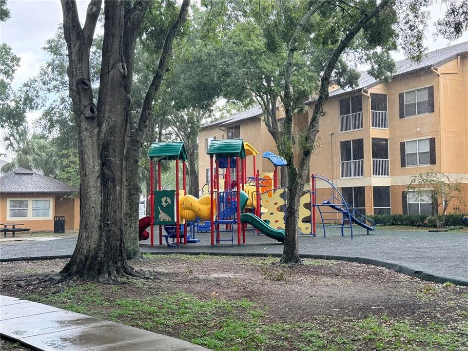 Active With Contract: $1,699 (3 beds, 2 baths, 1193 Square Feet)