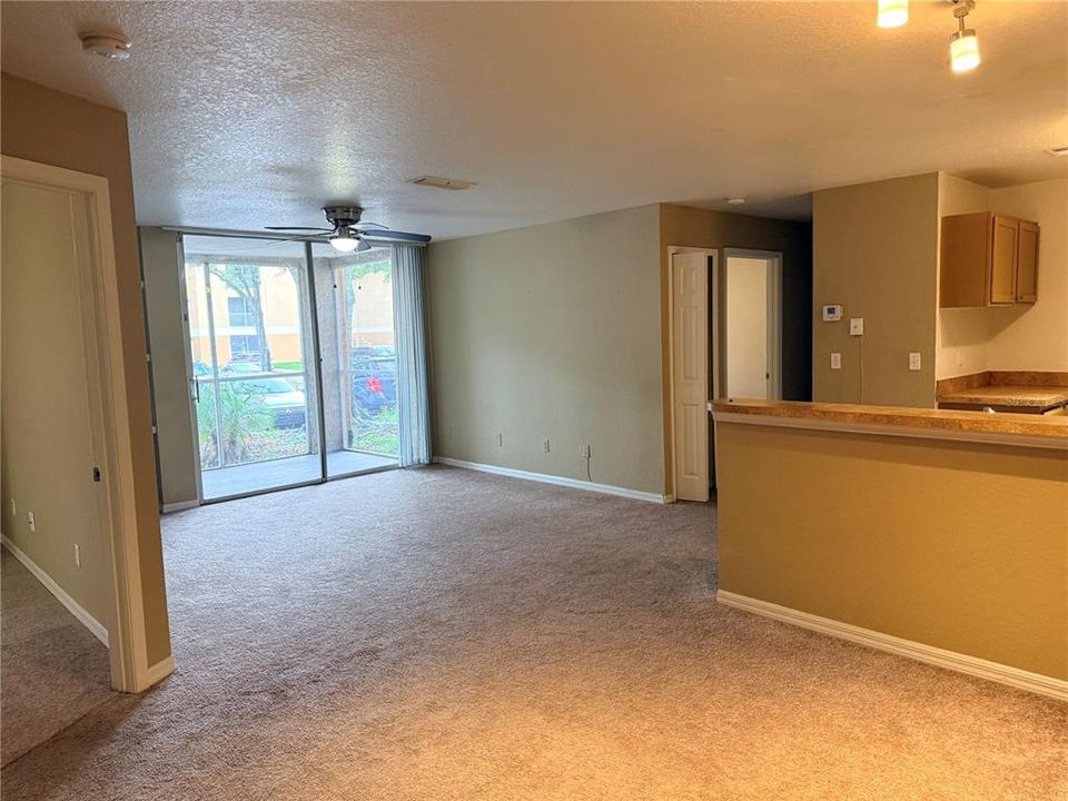 Active With Contract: $1,699 (3 beds, 2 baths, 1193 Square Feet)