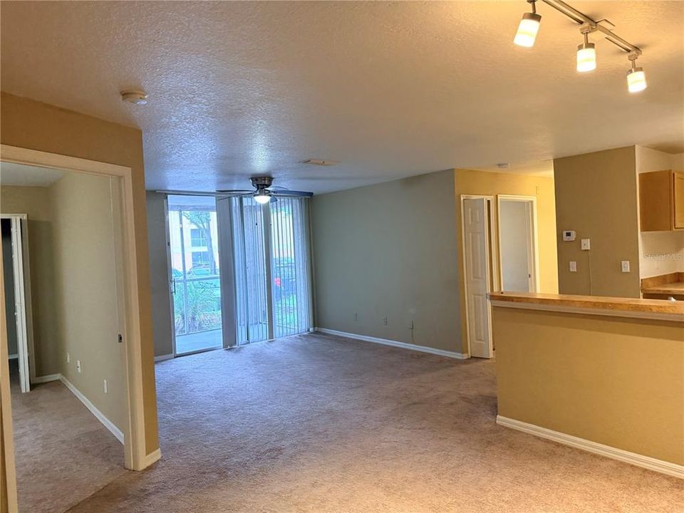 Active With Contract: $1,699 (3 beds, 2 baths, 1193 Square Feet)