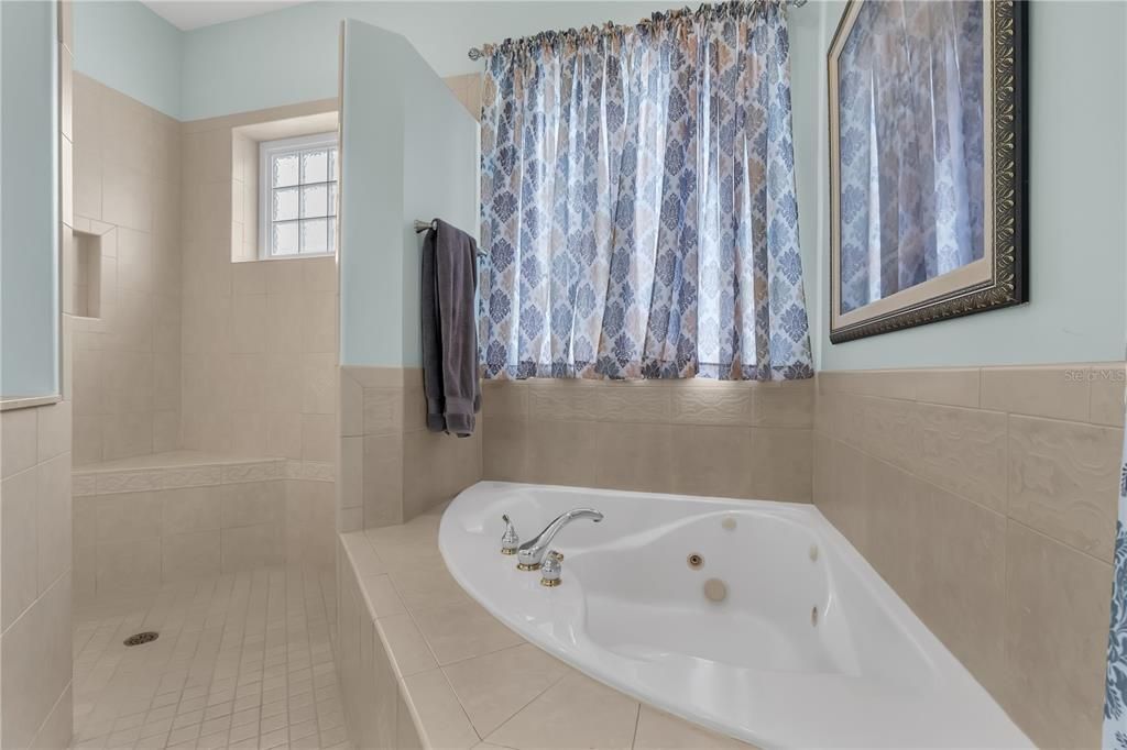 For Sale: $1,100,000 (3 beds, 3 baths, 2677 Square Feet)