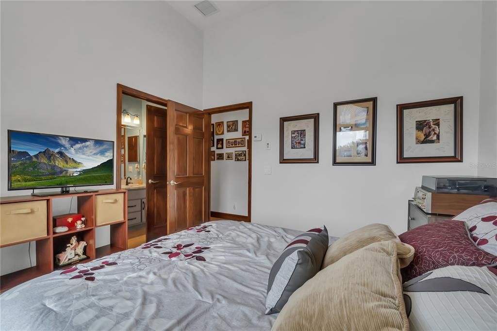 For Sale: $1,100,000 (3 beds, 3 baths, 2677 Square Feet)