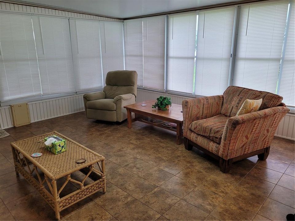 For Rent: $2,500 (3 beds, 2 baths, 1203 Square Feet)