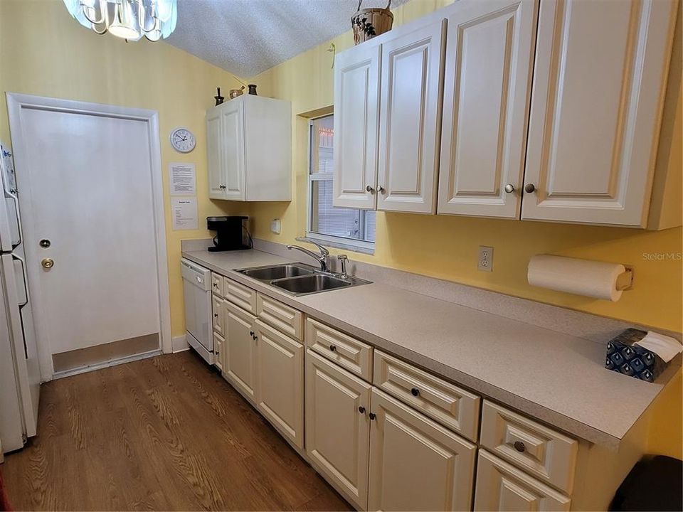 For Rent: $2,500 (3 beds, 2 baths, 1203 Square Feet)