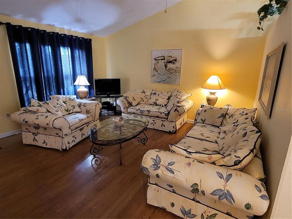 For Rent: $2,500 (3 beds, 2 baths, 1203 Square Feet)