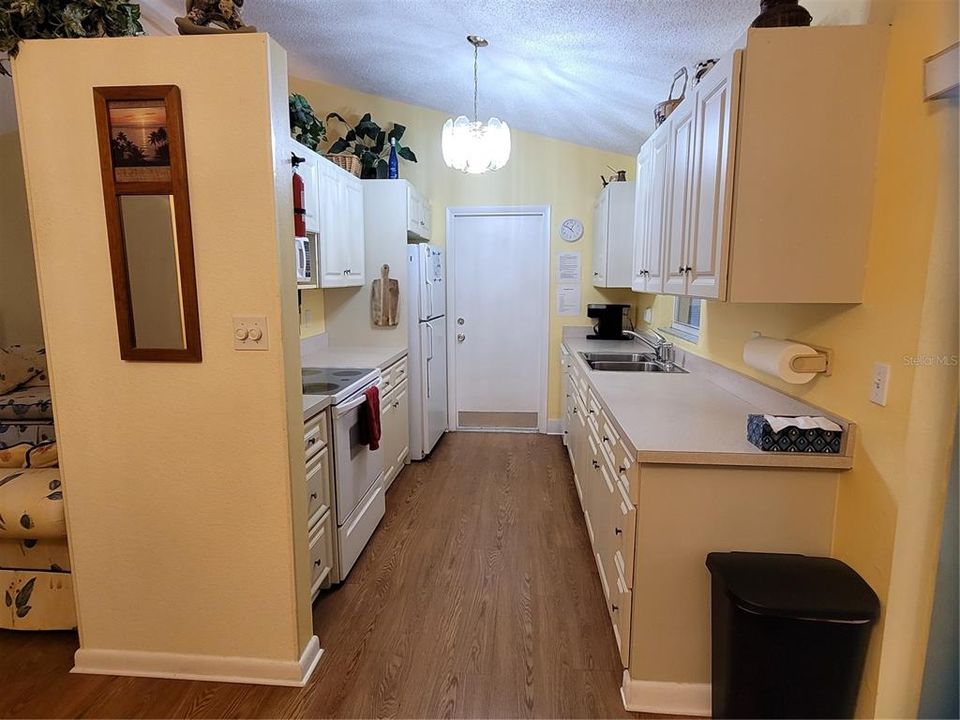 For Rent: $2,500 (3 beds, 2 baths, 1203 Square Feet)