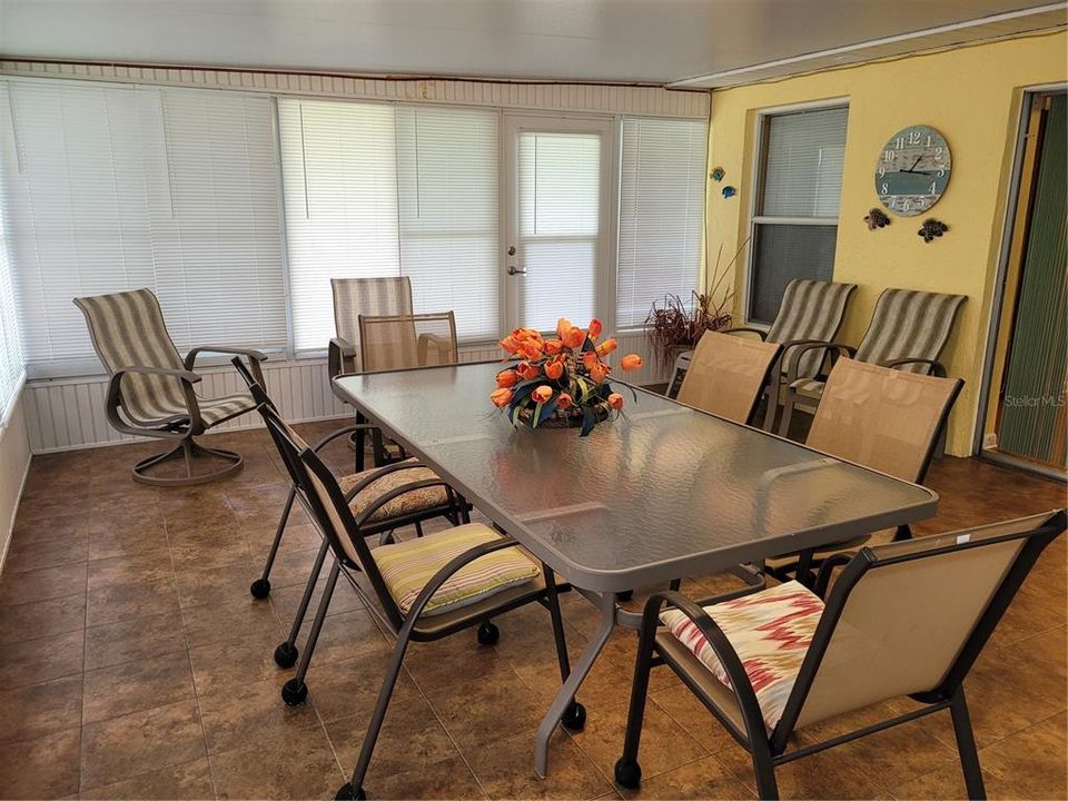 For Rent: $2,500 (3 beds, 2 baths, 1203 Square Feet)