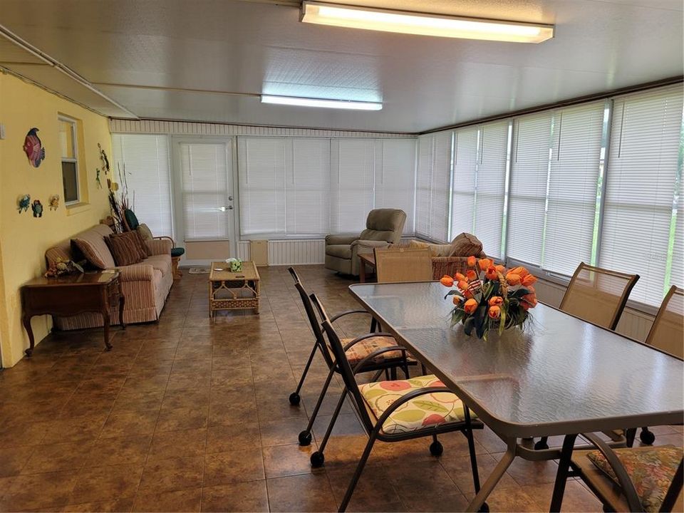 For Rent: $2,500 (3 beds, 2 baths, 1203 Square Feet)