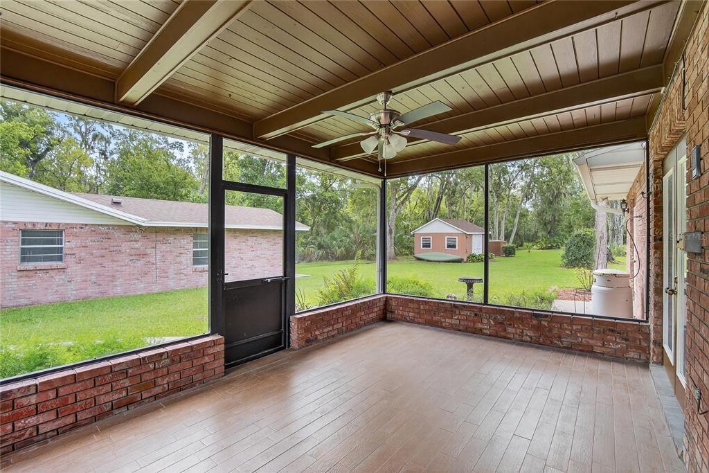 На продажу: $944,900 (6 спален, 3 ванн, 4516 Квадратных фут)