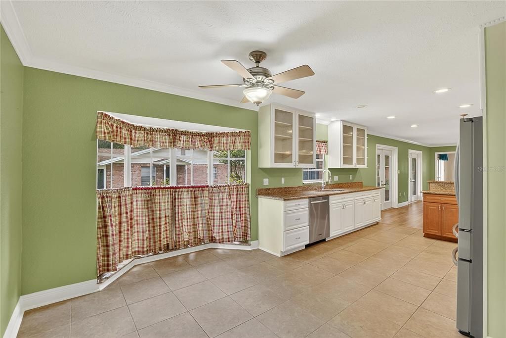 На продажу: $944,900 (6 спален, 3 ванн, 4516 Квадратных фут)