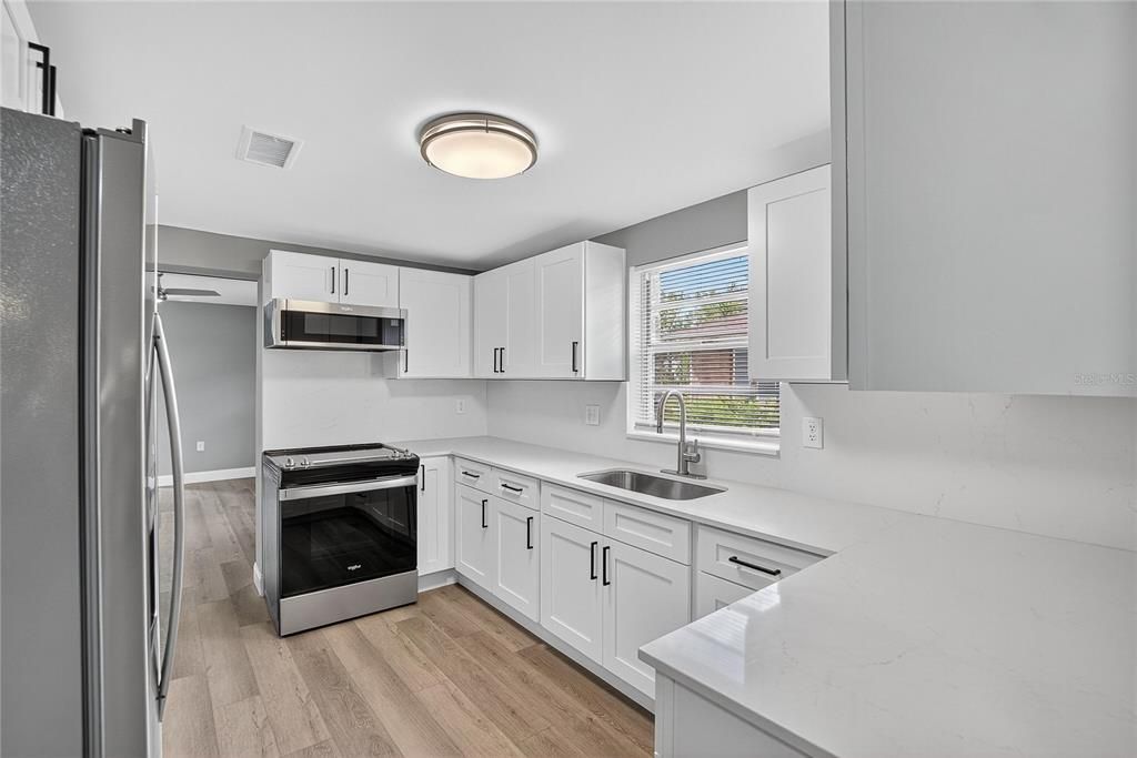 На продажу: $944,900 (6 спален, 3 ванн, 4516 Квадратных фут)