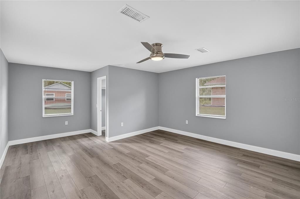 На продажу: $944,900 (6 спален, 3 ванн, 4516 Квадратных фут)