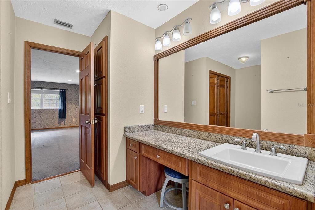 На продажу: $944,900 (6 спален, 3 ванн, 4516 Квадратных фут)