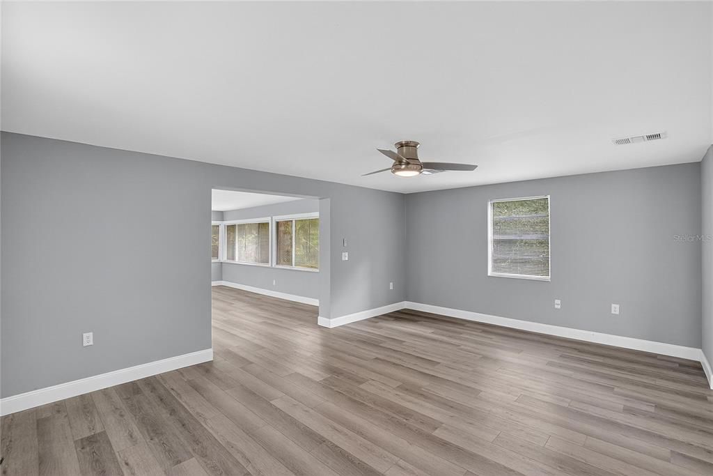 На продажу: $944,900 (6 спален, 3 ванн, 4516 Квадратных фут)