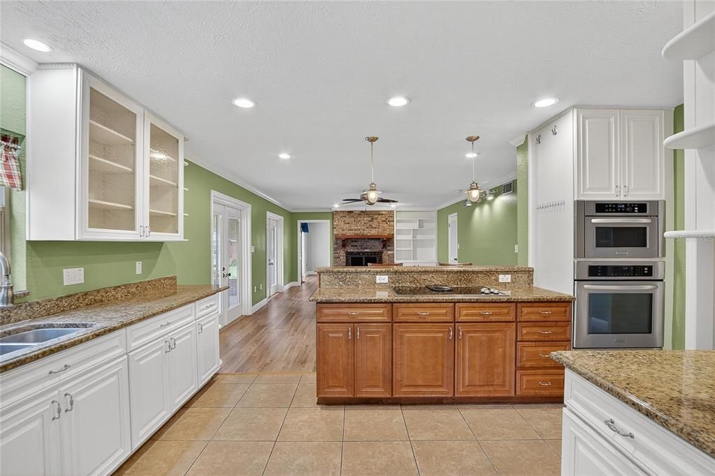 На продажу: $944,900 (6 спален, 3 ванн, 4516 Квадратных фут)