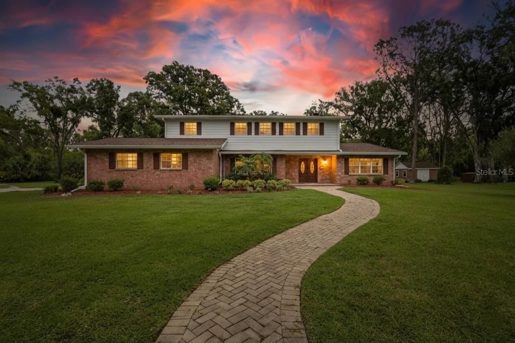 На продажу: $944,900 (6 спален, 3 ванн, 4516 Квадратных фут)