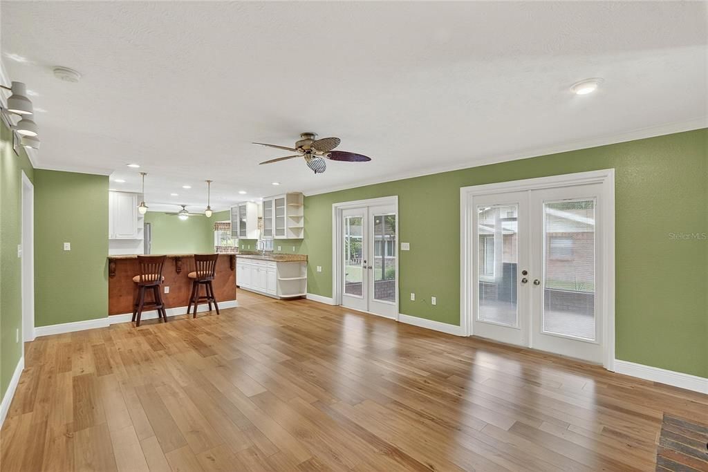 На продажу: $944,900 (6 спален, 3 ванн, 4516 Квадратных фут)