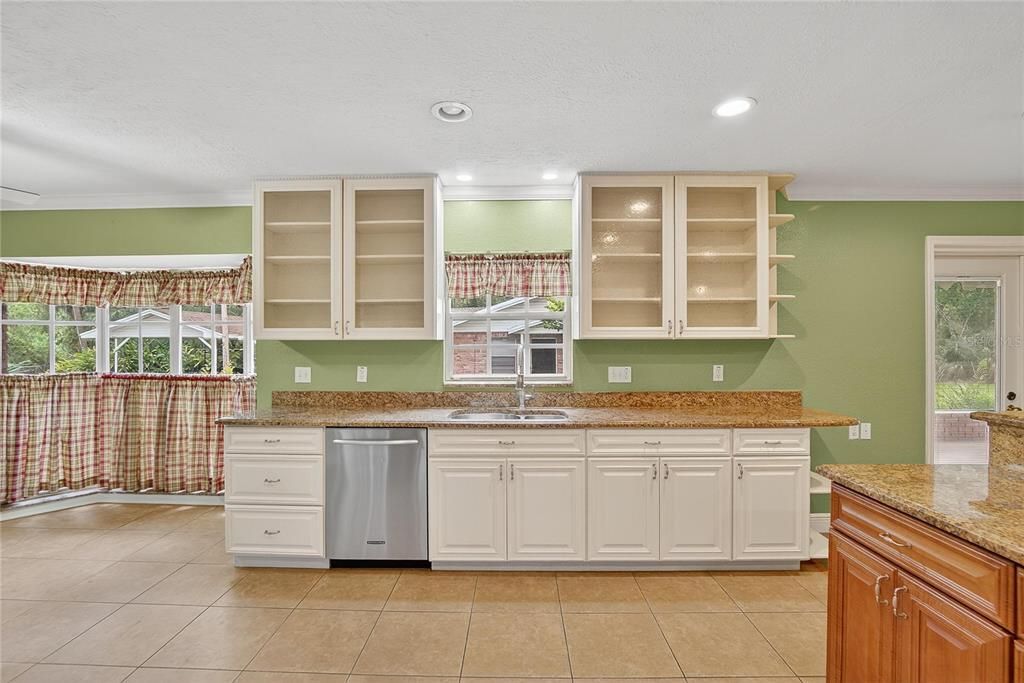 На продажу: $944,900 (6 спален, 3 ванн, 4516 Квадратных фут)