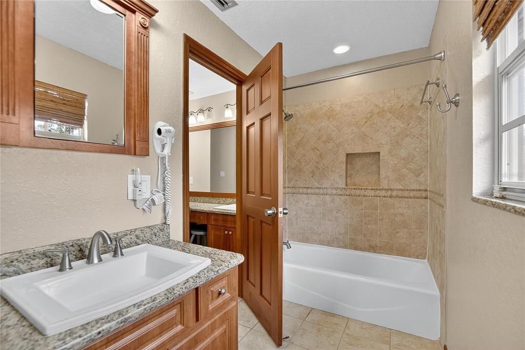 На продажу: $944,900 (6 спален, 3 ванн, 4516 Квадратных фут)