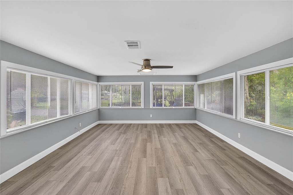 На продажу: $944,900 (6 спален, 3 ванн, 4516 Квадратных фут)