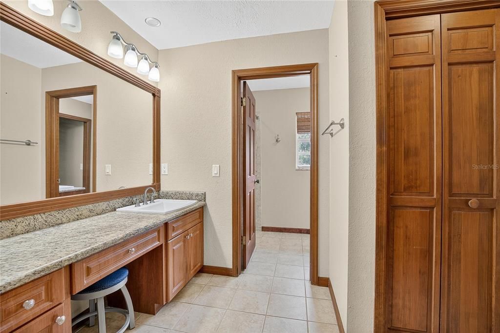 На продажу: $944,900 (6 спален, 3 ванн, 4516 Квадратных фут)