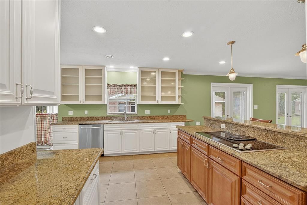 На продажу: $944,900 (6 спален, 3 ванн, 4516 Квадратных фут)