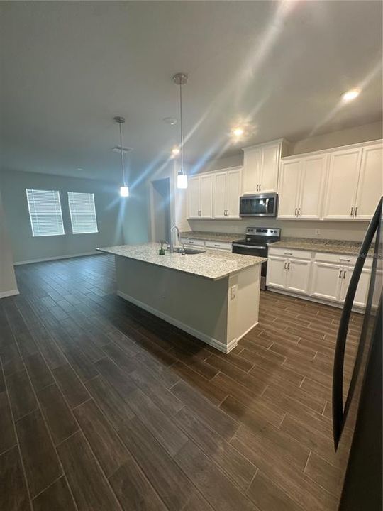 出租: $2,700 (4 贝兹, 3 浴室, 2208 平方英尺)