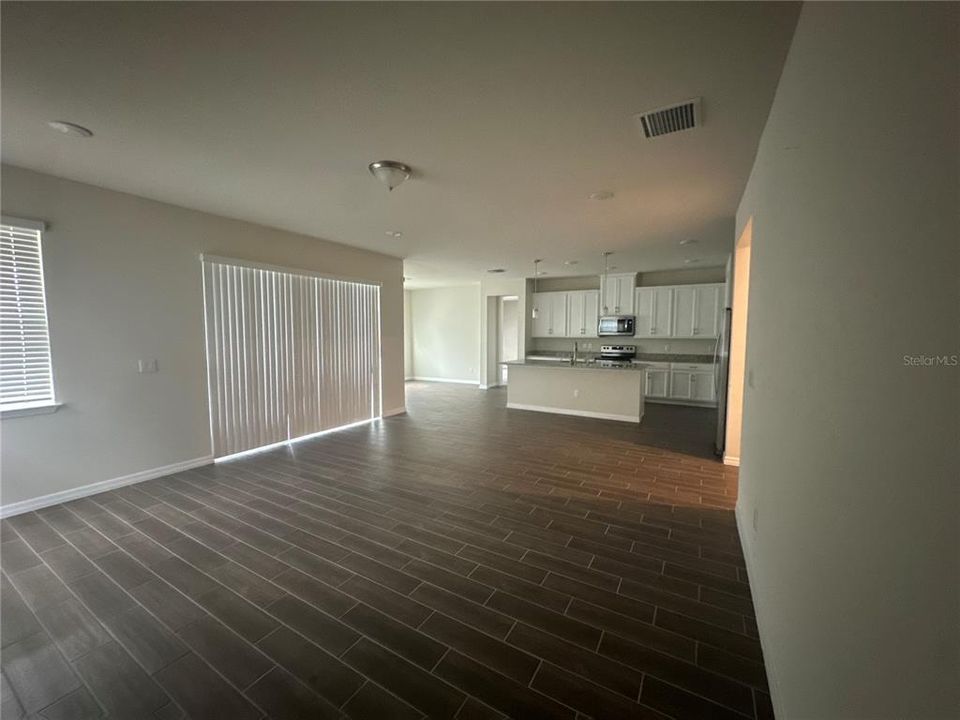 出租: $2,700 (4 贝兹, 3 浴室, 2208 平方英尺)