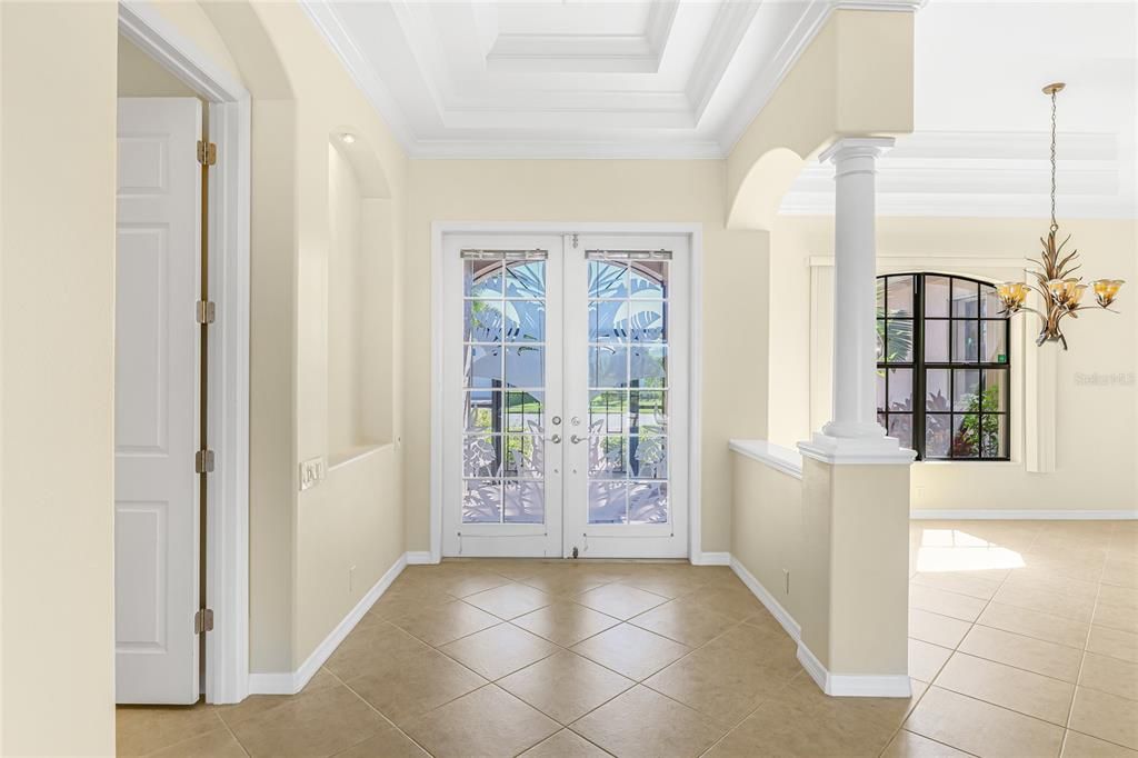 合同活跃: $700,000 (4 贝兹, 3 浴室, 2585 平方英尺)