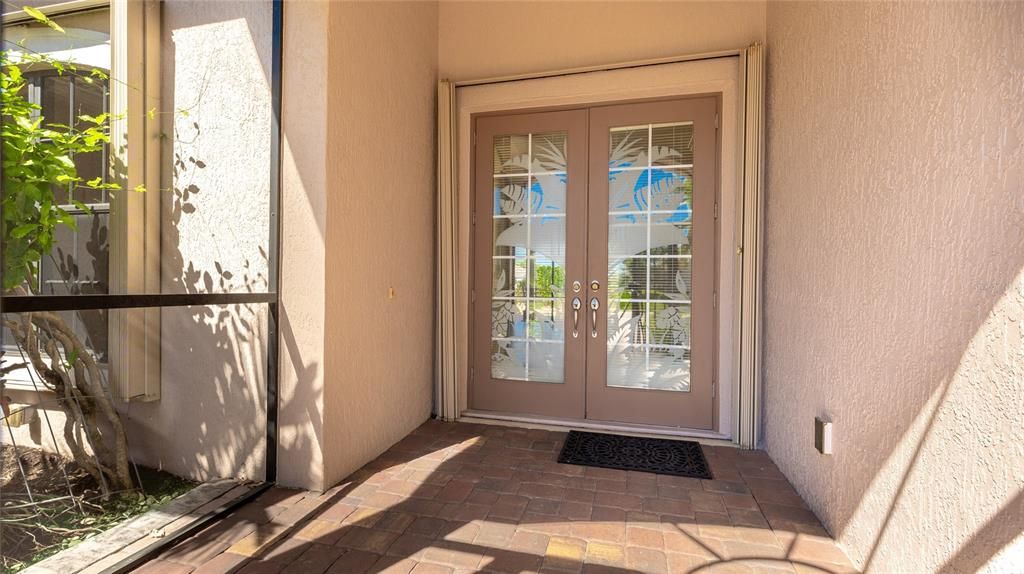 合同活跃: $700,000 (4 贝兹, 3 浴室, 2585 平方英尺)