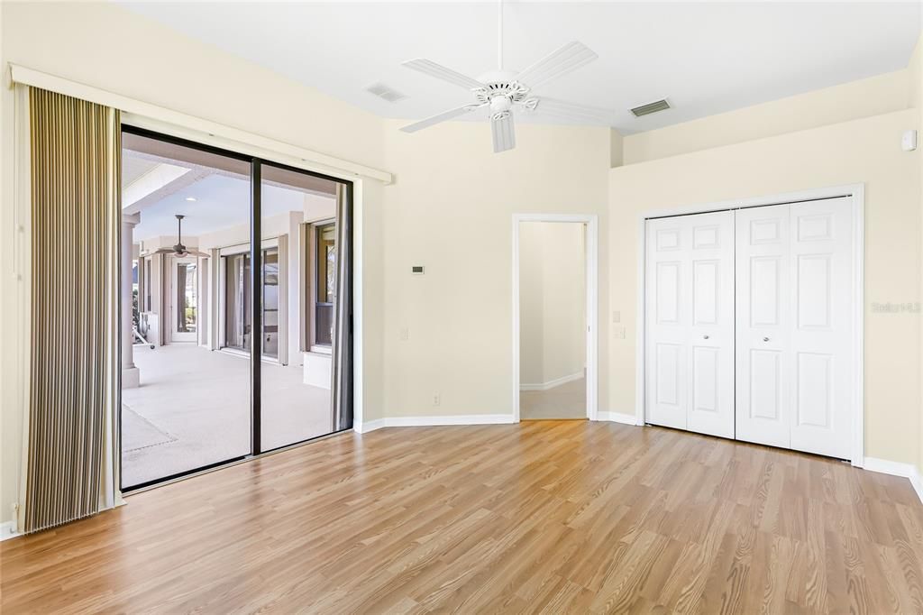 合同活跃: $700,000 (4 贝兹, 3 浴室, 2585 平方英尺)