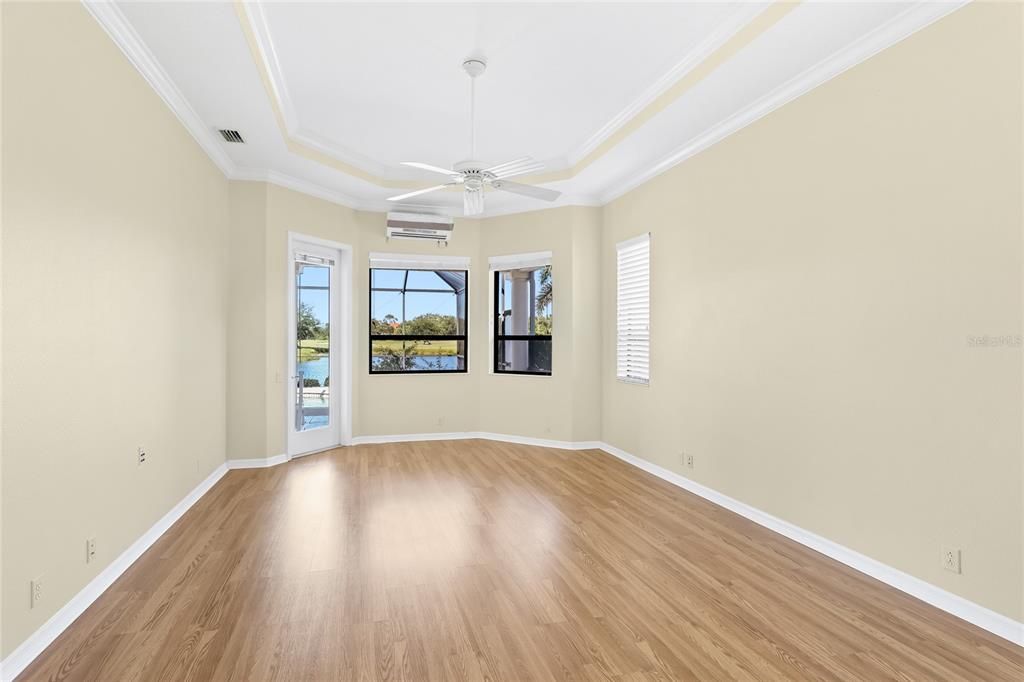 合同活跃: $700,000 (4 贝兹, 3 浴室, 2585 平方英尺)