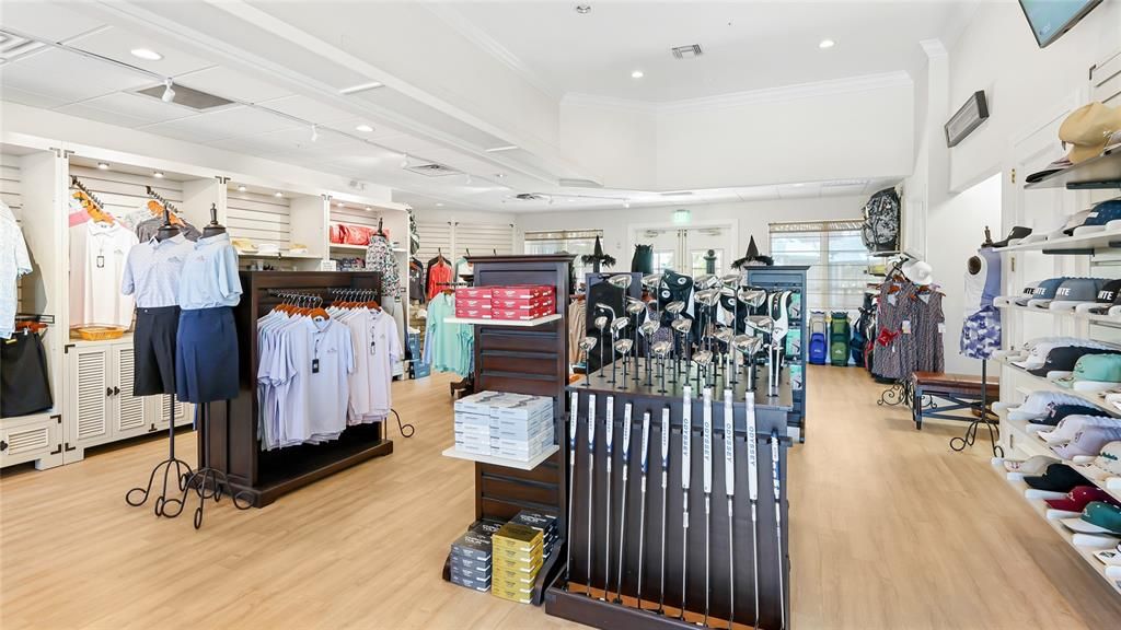 合同活跃: $700,000 (4 贝兹, 3 浴室, 2585 平方英尺)