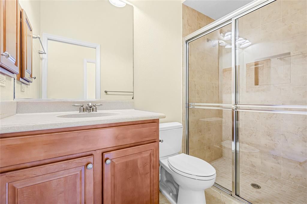 合同活跃: $700,000 (4 贝兹, 3 浴室, 2585 平方英尺)